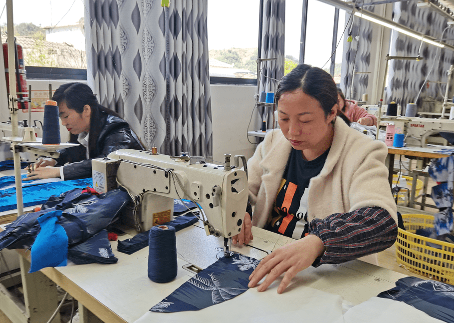 倪天江:返乡开办服装厂 产品远销海外 服装加工